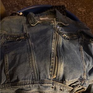 VTG Women Blue Denim Jeans Jacket Medium Size ptp 20 back length 21